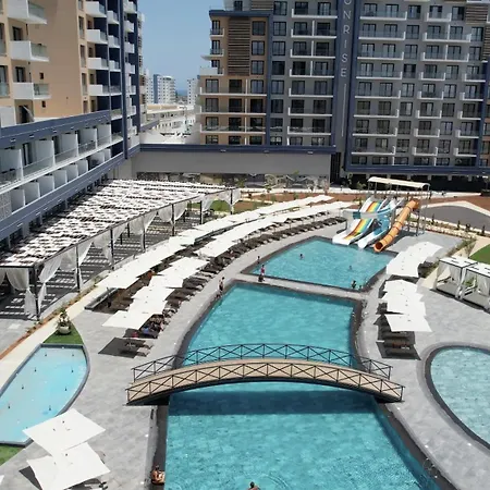 Riverside Life דירה Trikomo